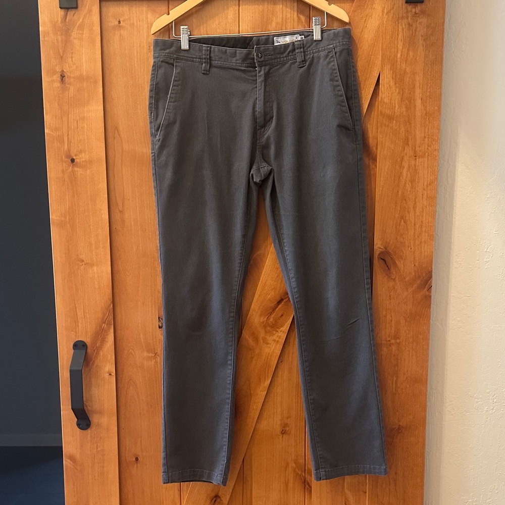 Volcom Men's Charcoal Chinos Size 34 waist w 31” inseam